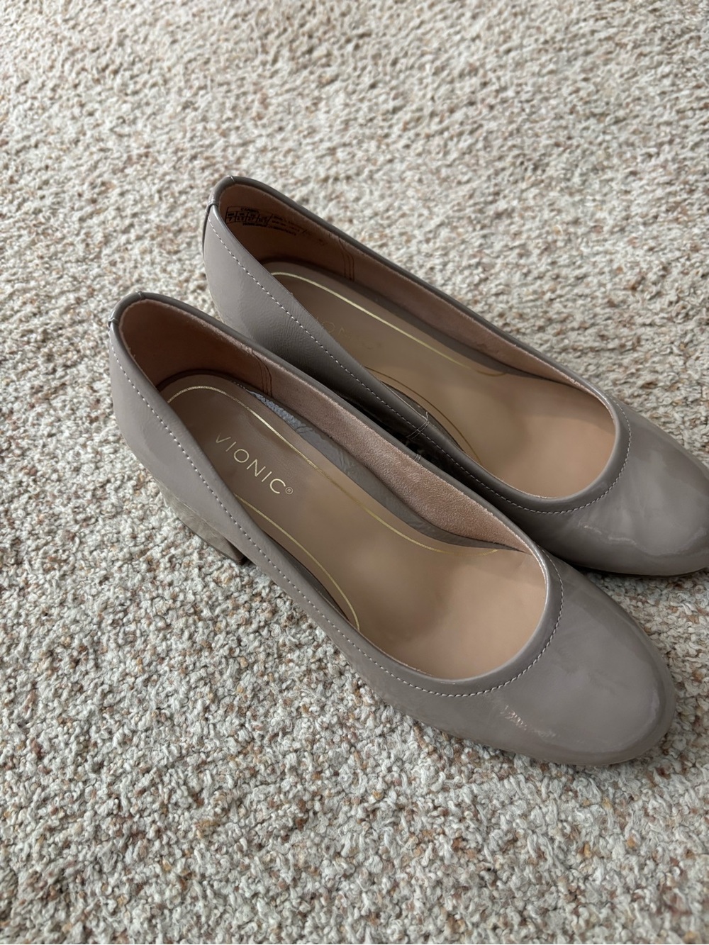 Vionic Taupe Patent Mid-Heel Classic Pump